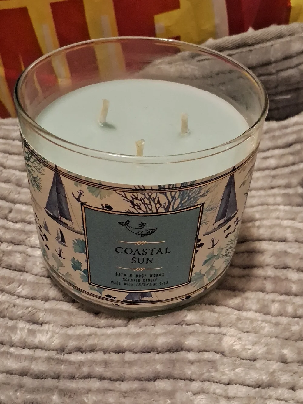 Bath & Body Works Coastal Sun Candle - Blue, White, Gold - Picture 3 of 3